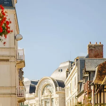 Rive Gauche - Studio Apartment *